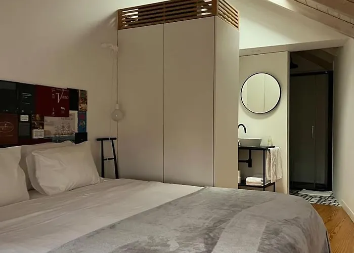 Get Bindings And Books On Duplex Apartmán *