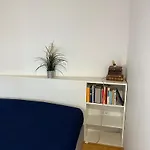 Get Bindings And Books On Duplex Apartman Porto