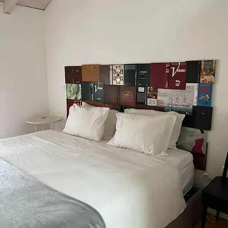 Apartment Get Bindings And Books On Duplex *
