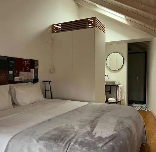 Get Bindings And Books On Duplex Apartman *