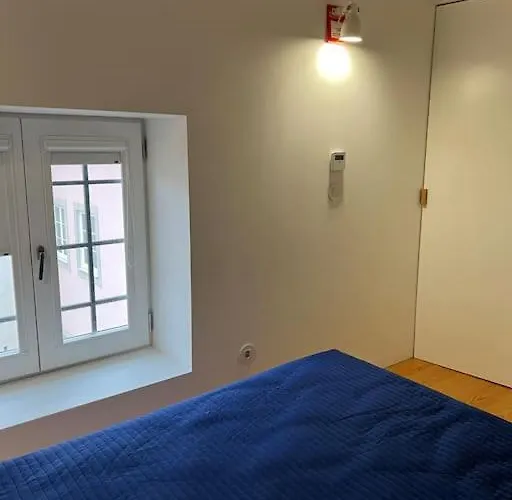 Get Bindings And Books On Duplex Apartment Porto